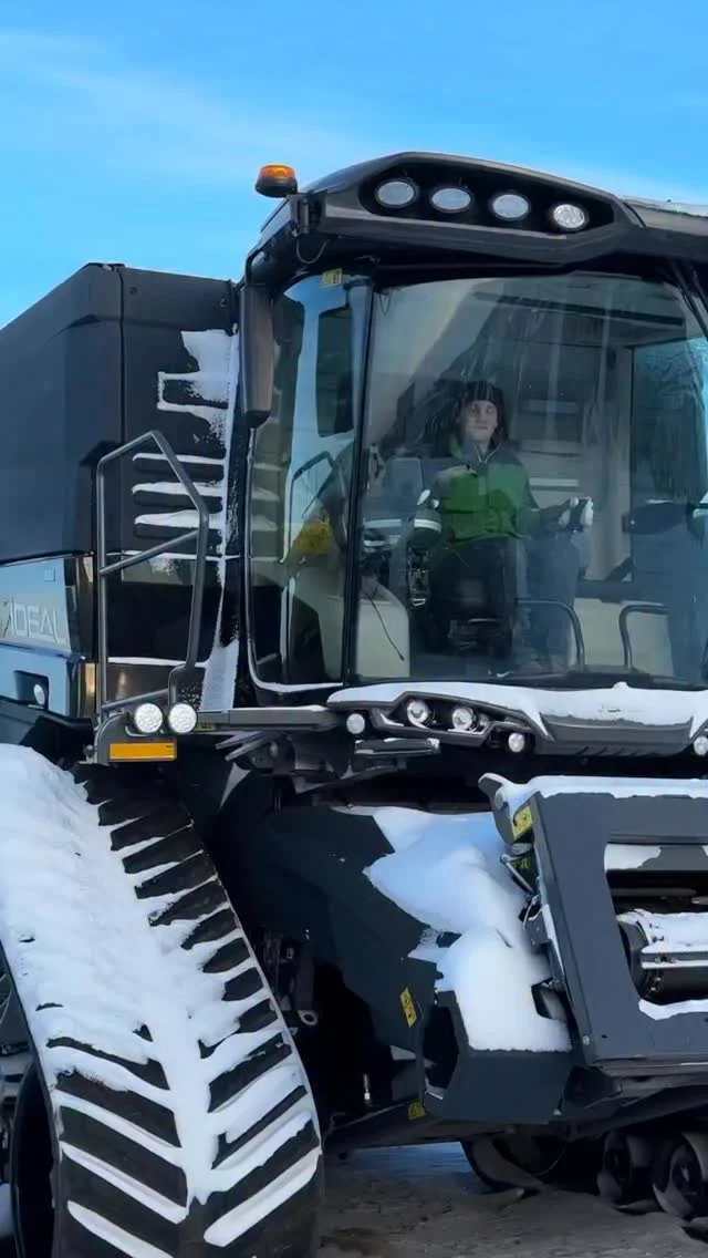 🎄Day 12 of Our 12 Days of Christmas 🎄

Last, but hardly least, we have this Fendt 9T, complete with Fendt IdealDrive, the worlds first joystick-driven steering system! We’re now offering this unit for:

✅$202,000 OFF! 

Thank you to all who stuck with us through this series, it was a joy to bring it back for another year and we’re so appreciate your support!

From all of us here at Full Line Ag, we’re wishing you and yours a joyful and merry Christmas, and a happy New Year! ❤️🎉

#fulllineag #agriculture #saskag #12daysofchristmas🎄 #saskfarming #sasklocalbusiness #saskatchewan #agequipment #agequipmentdealers #saskranching #modernfarming #equipmentdeals #merrychristmas #sasklocalbusiness #saskatchewanchristmas