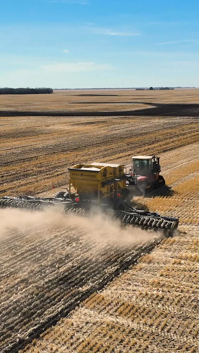 Knocking out acres left and right with the Versatile 620 DeltaTrack and the SeedMaster Ultra SR 💪

#fulllineag #versatile #versatiletractor #seedmaster #seedmasterultrasr #seeding2026 #agriculture #saskag #saskatchewan #saskfarming #modernfarming #2026 #fyp #agreels #agedits #discover